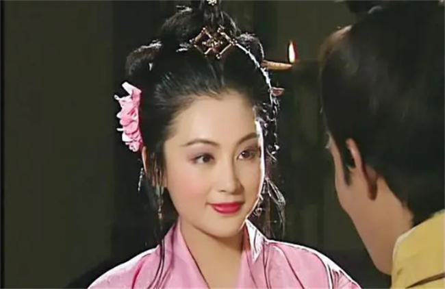 貂蟬跟王允是什么關(guān)系（王允是貂蟬的義父）