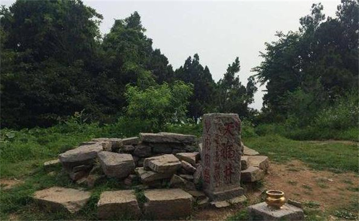 村里發(fā)現(xiàn)一口不出水的古井，考古專家挖開后，第二天就發(fā)生悲劇