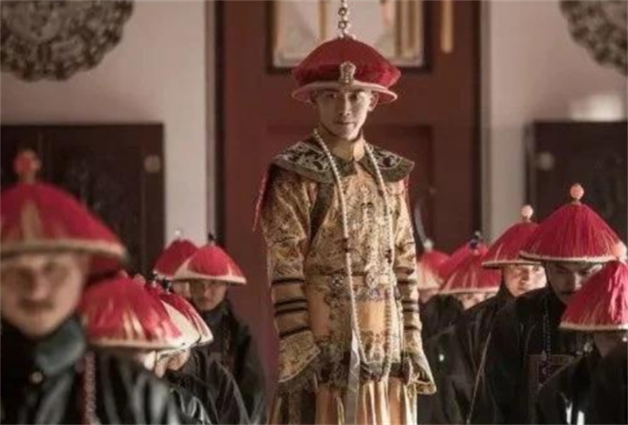 乾隆的一天是怎么過的？3點起床、7點翻牌子，隨后開始枯燥的流程