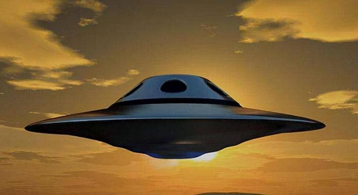 美國的航空母艦被外星人包圍，幾十個水軍同時目睹（外星人行動）