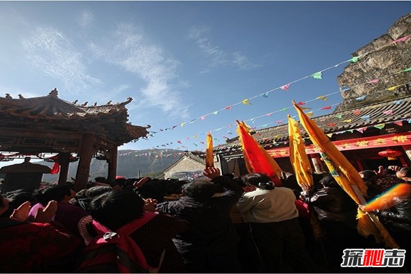 天空驚現(xiàn)玉皇大帝,玉帝像開(kāi)光時(shí)竟出現(xiàn)在天空(玉帝顯靈嗎?)
