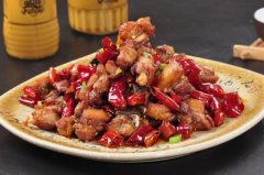中國(guó)傳統(tǒng)四大菜系：國(guó)外的中國(guó)餐館多為粵菜(廣東華僑多)