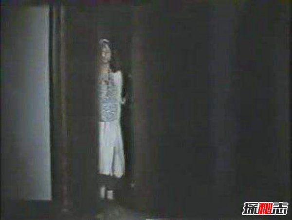 十大真實(shí)鬧鬼事件,廁所坑中突然出現(xiàn)手給你遞紙