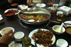 晚上10點(diǎn)吃飯的危害：身體負(fù)擔(dān)加大（消化負(fù)擔(dān)過(guò)多）