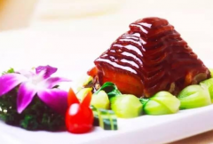 魯菜：我國(guó)傳統(tǒng)的四大菜系之一(歷史悠久，普遍水準(zhǔn)高)